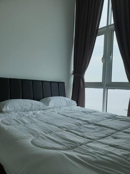 Direct Qbm & Ikea *Highfloor Sunrise Seaview Condo Баян Лепас Екстериор снимка